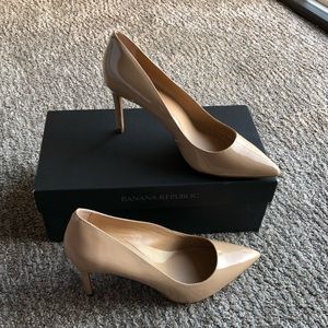 NWT Banana Republic Nude Patent Leather Pumps